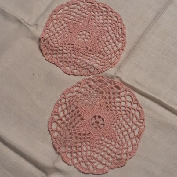 3 pc set vt embroidered white linen 29.5" X 31.5" tablecloth mat plus 2 doilys. - Picture 14 of 14